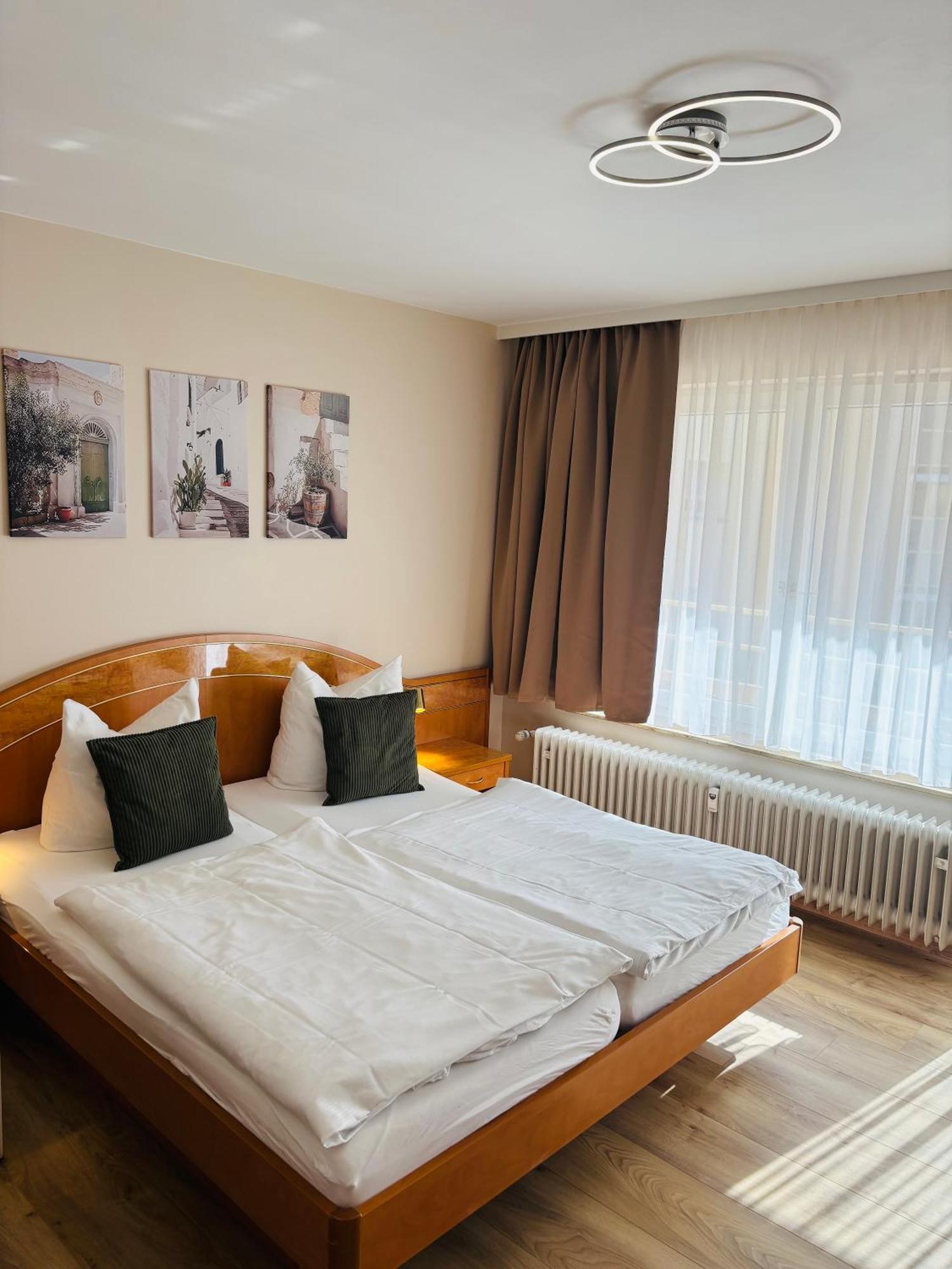 4 Zentrale Hotels nahe Gemeindezentrum St. Martin Niefern-Öschelbronn